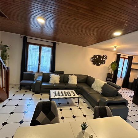 Agreable Appartement Dans Une Maison Сен-Дени Экстерьер фото