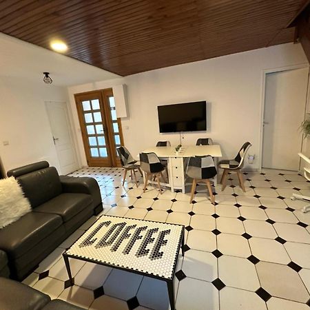 Agreable Appartement Dans Une Maison Сен-Дени Экстерьер фото