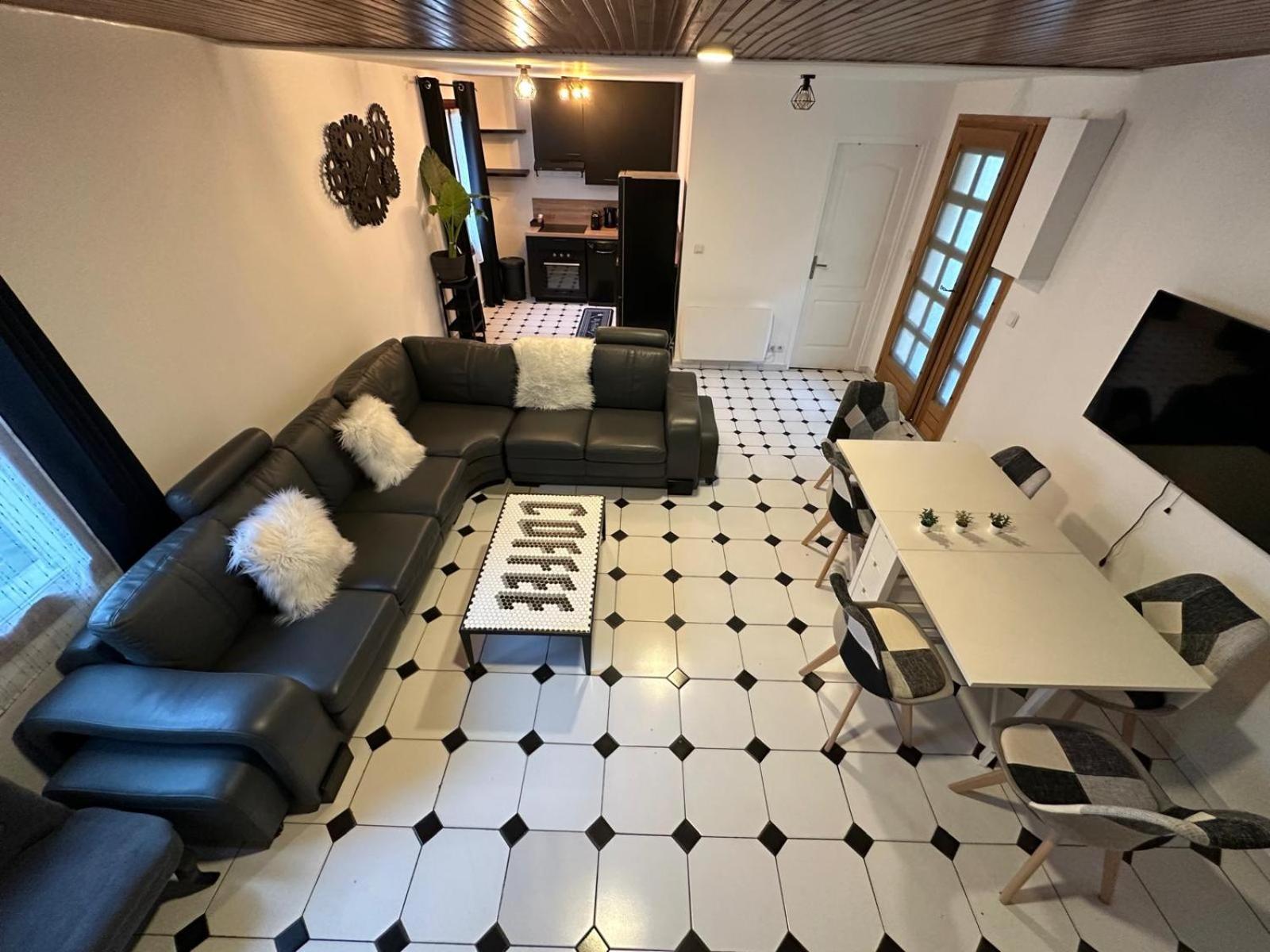 Agreable Appartement Dans Une Maison Сен-Дени Экстерьер фото